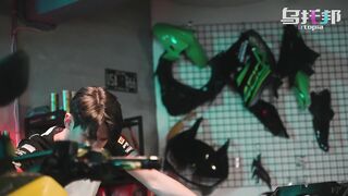 Biker girl gets a huge load of cum in her pink pussy - Psychoporn